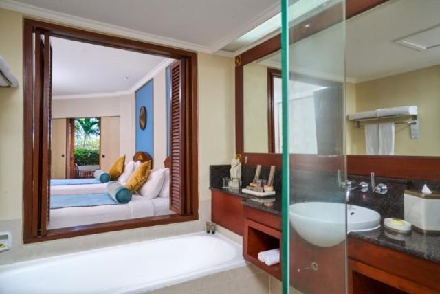 Premiere Garden Bathroom.jpg