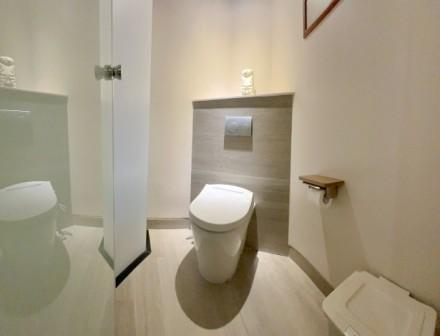 Toilet Room.JPG