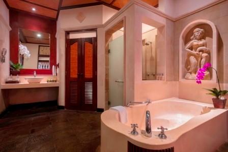 05-Royal Room Bathroom.jpg