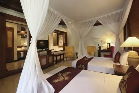 04-Deluxe Bungalow Room-2.jpg