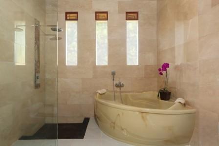 07-Suite Bathroom-3.jpg