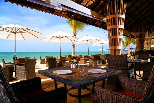Beyond Khaolak at Beach restaurant_15208425702.jpg