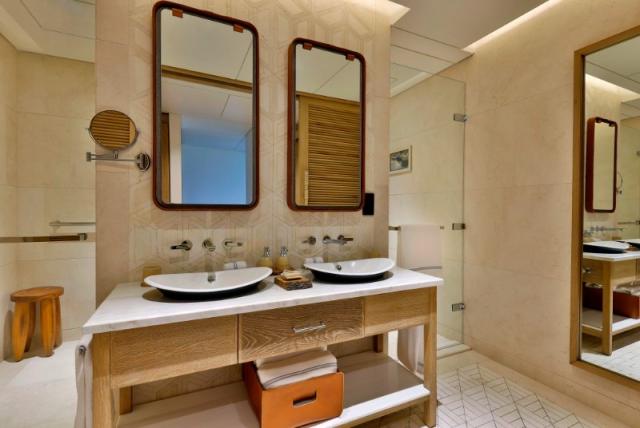 Bathroom (1).jpg