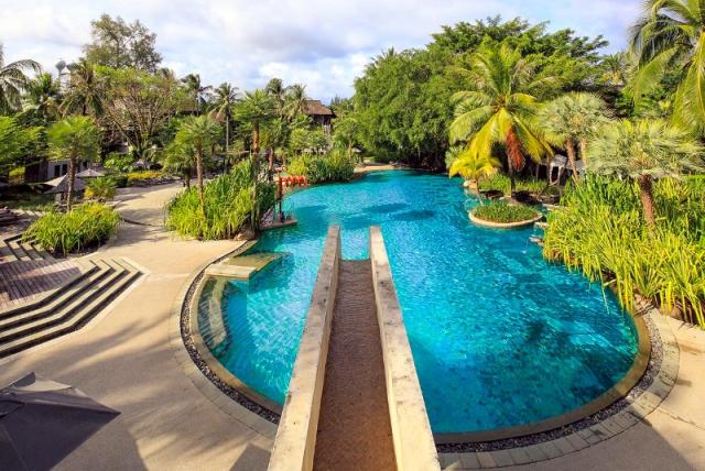 Family Pool Fountain.jpg