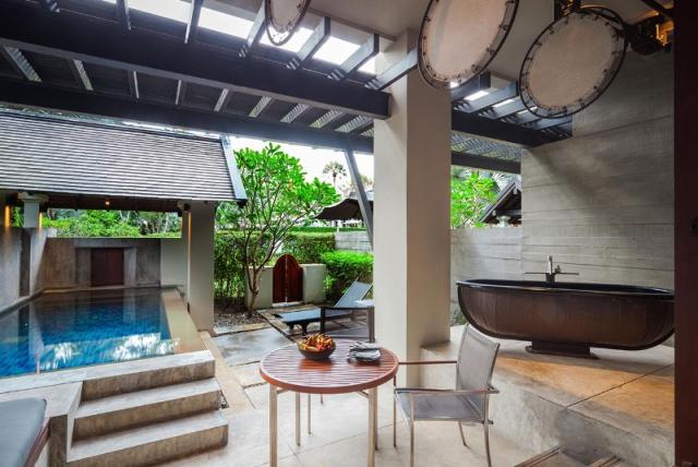 Pool Suite Courtyard.jpg