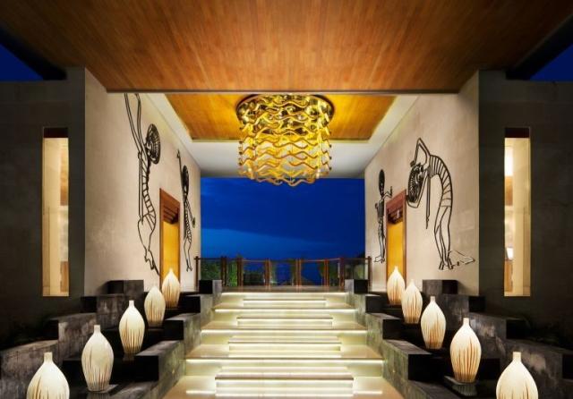 lobby-entrance .jpg