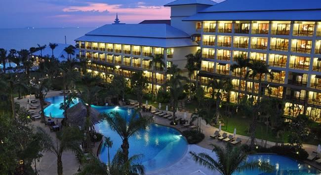 Ravindra Beach Resort & Spa