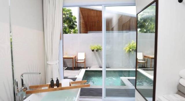 villa pool 1.jpg