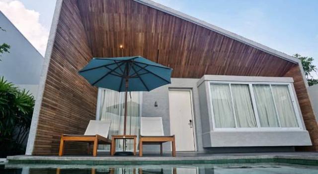 villa pool 5.jpg