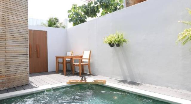 villa pool.jpg