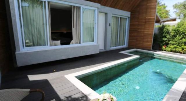 villa pool 3.jpg