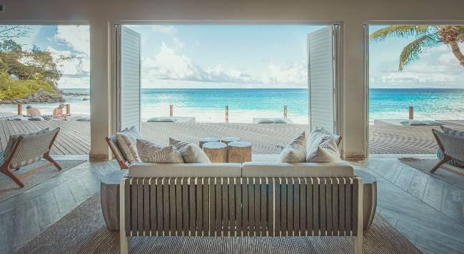 Beach Bar looking out.jpg