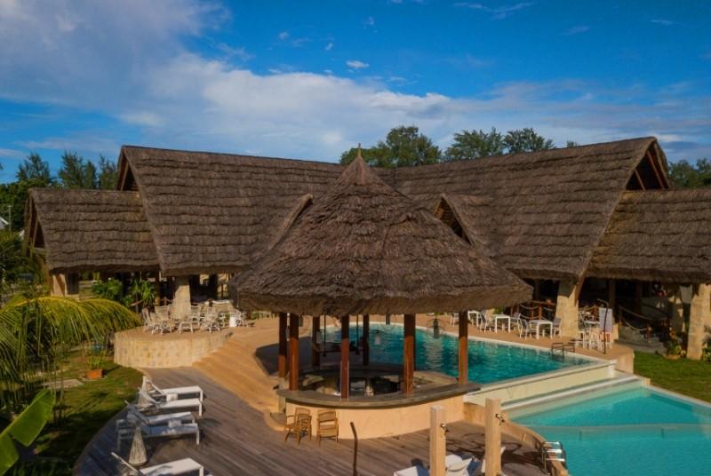 POOL AND DECK AREA - kopie.jpg