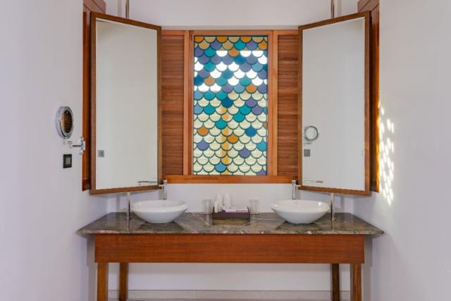 Water Bungalow - Bathroom.jpg
