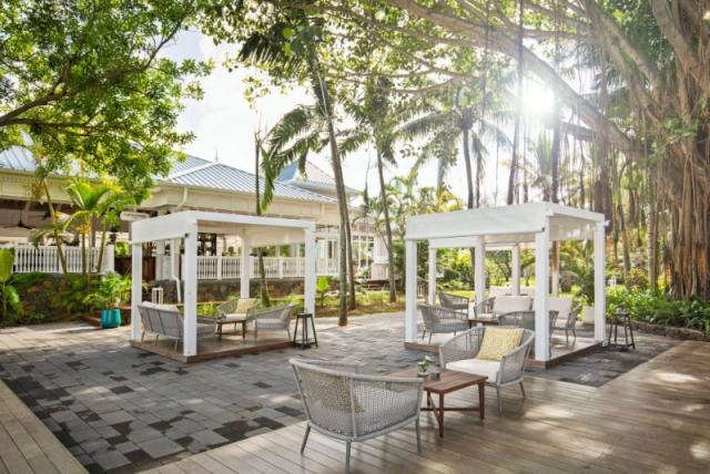 Heritage Le Telfair - Under the banyan - In front of the Cavend