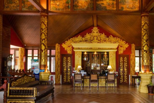 Lobby 1.jpg