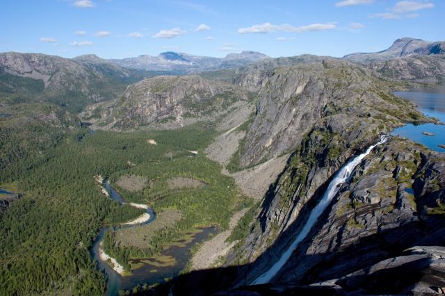 Vodopád Vaerivassfossen v NP Rago je cílem jedné túry