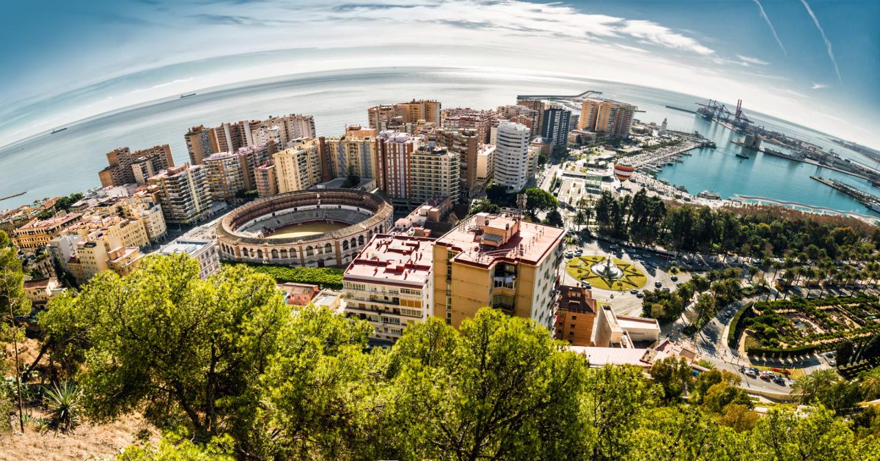 Španělsko - Andalusie - panoramatický pohled na Malagu