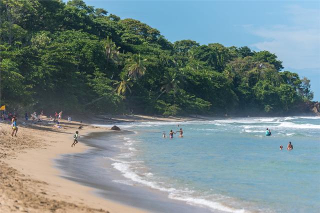 Playa Cocles - karibské pobřeží - Kostarika