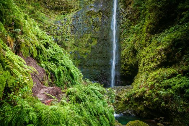Vodopád na konci levády Caldeiro Verde - ostrov Madeira