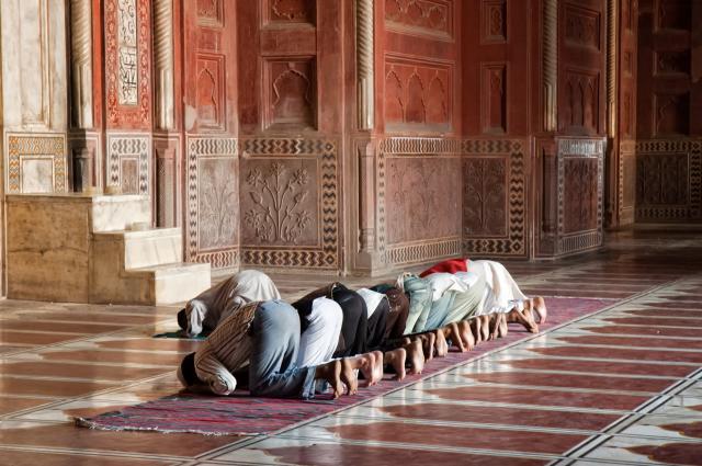 modlitby v Jami Masjid (Páteční mešita) v Dillí