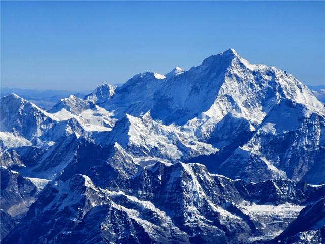 bezprostřední výhled na osmitisícovku Makalu