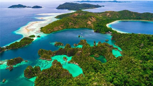Piaynemo - mořský park Raja Ampat, Západní Papua, Indonésie