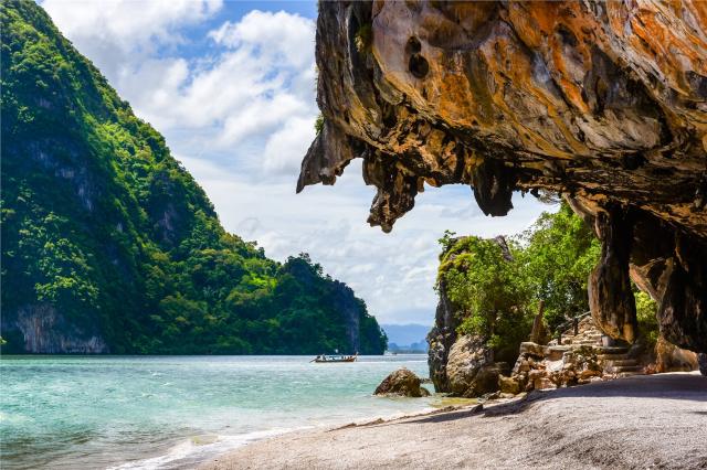 shutterstock_443286154_Phang_Nga_Ostrov_Jamese_Bonda