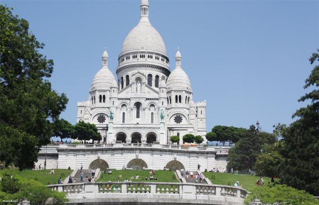 Pariz_metropole_nad_Seinou_01