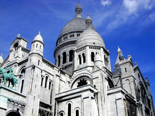 Pariz_metropole_nad_Seinou_04