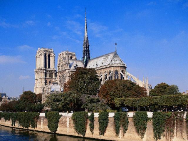 Pariz_metropole_nad_Seinou_05