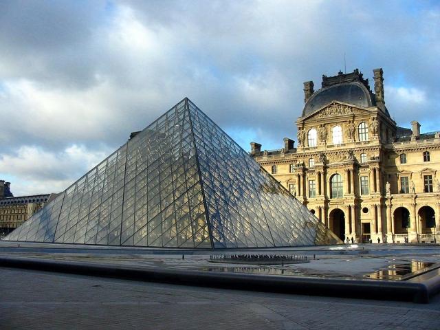 Pariz_metropole_nad_Seinou_06