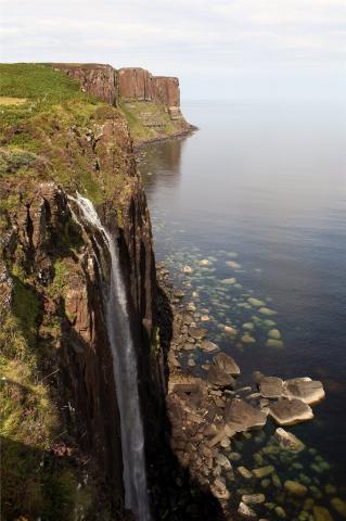 Skotsko - Vnější Hebridy - ostrov Isle Of Skye - Kilt Rock s vo
