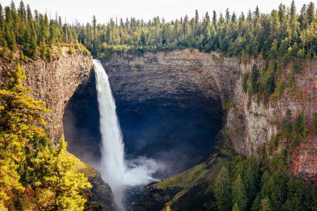Kanada - provinční park Wells Gray,  Helmcken