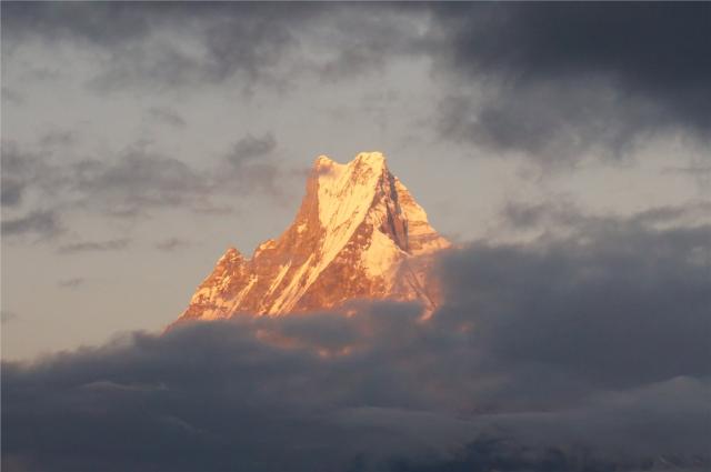 Machapuchare 6 993 m) při západu slunce