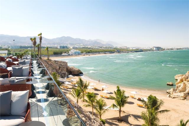 crowne-plaza-muscat-5782772172-3x2