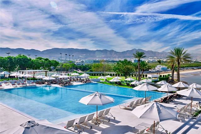 Oman-crowne-plaza-muscat-5782773020-3x2