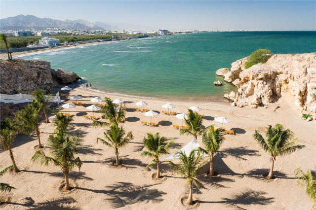 crowne-plaza-muscat-5782772604-3x2