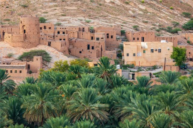 Oman-horská vesnice v Nizwa_iStock-1300884734