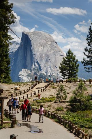 USA - NP Yosemite - nejkolmější útes v Severní Americe Half Dom