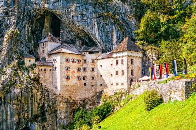 Predjama Castle - Slovinsko