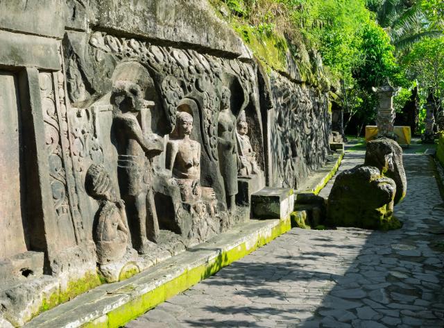 Yeh Pulu - ancient carving in stone, Ubud, Bali, Indonesia_shut