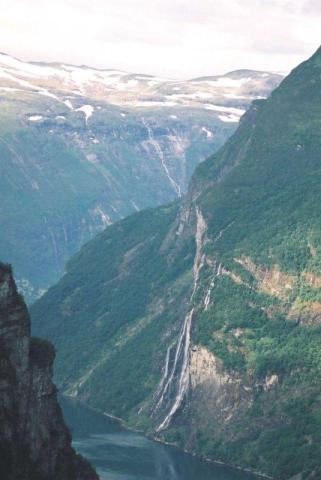 Vodopád Sedmsester nad Geirangerfjordem
