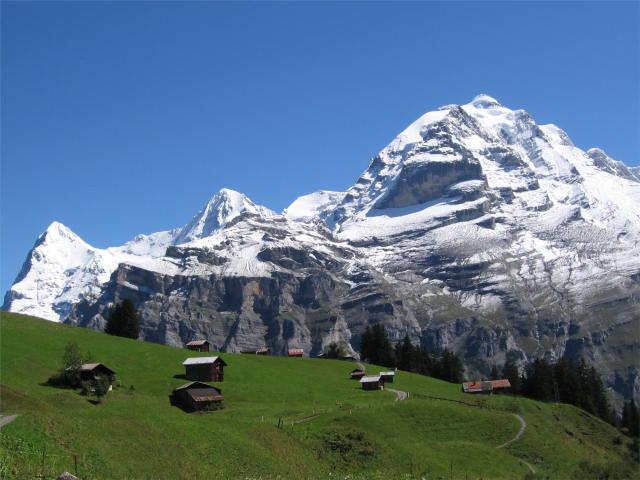 slavná trojice alpských velikánů Eiger, Mönch a Jungfrau