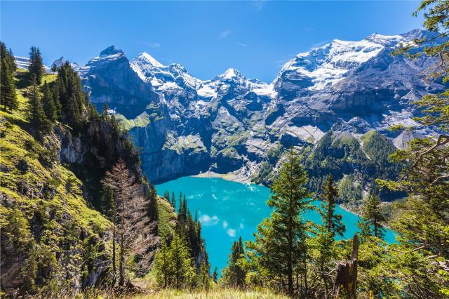 ledovcové jezero Oeschinensee (UNESCO) - Švýcarsko