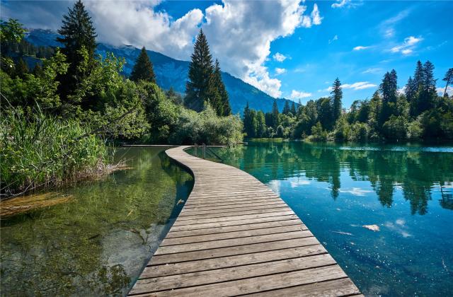 Švýcarsko - jezero Crestasee
