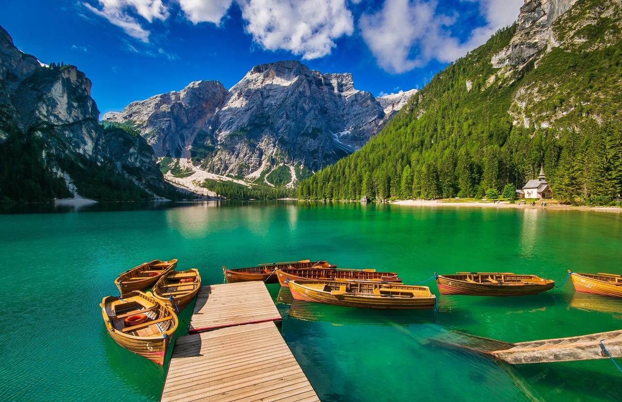 PTA-Alpy_Zahrada Dolomit_Pragser-Wildsee-shutterstock_114095231