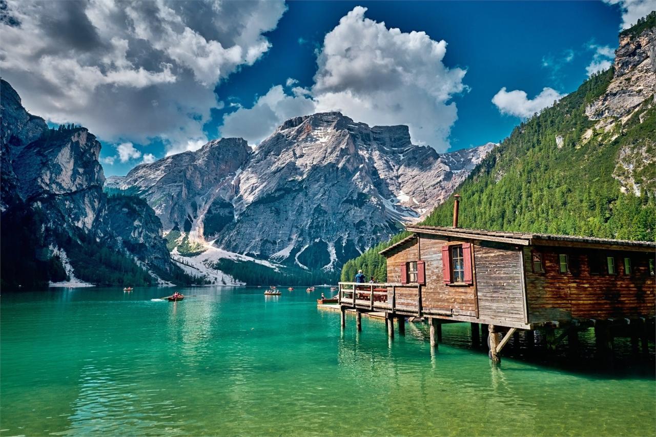 PTA-Alpy_Zahrada Dolomit_Pragser-Wildsee-shutterstock_152939035