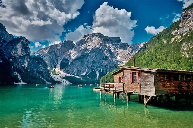 PTA-Alpy_Zahrada Dolomit_Pragser-Wildsee-shutterstock_152939035