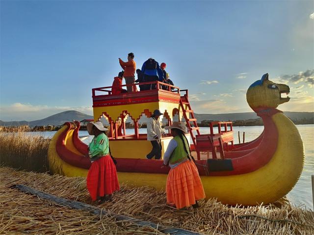 Plavba po jezeře TITICACA na plovoucí rákosové ostrovy LOS UROS